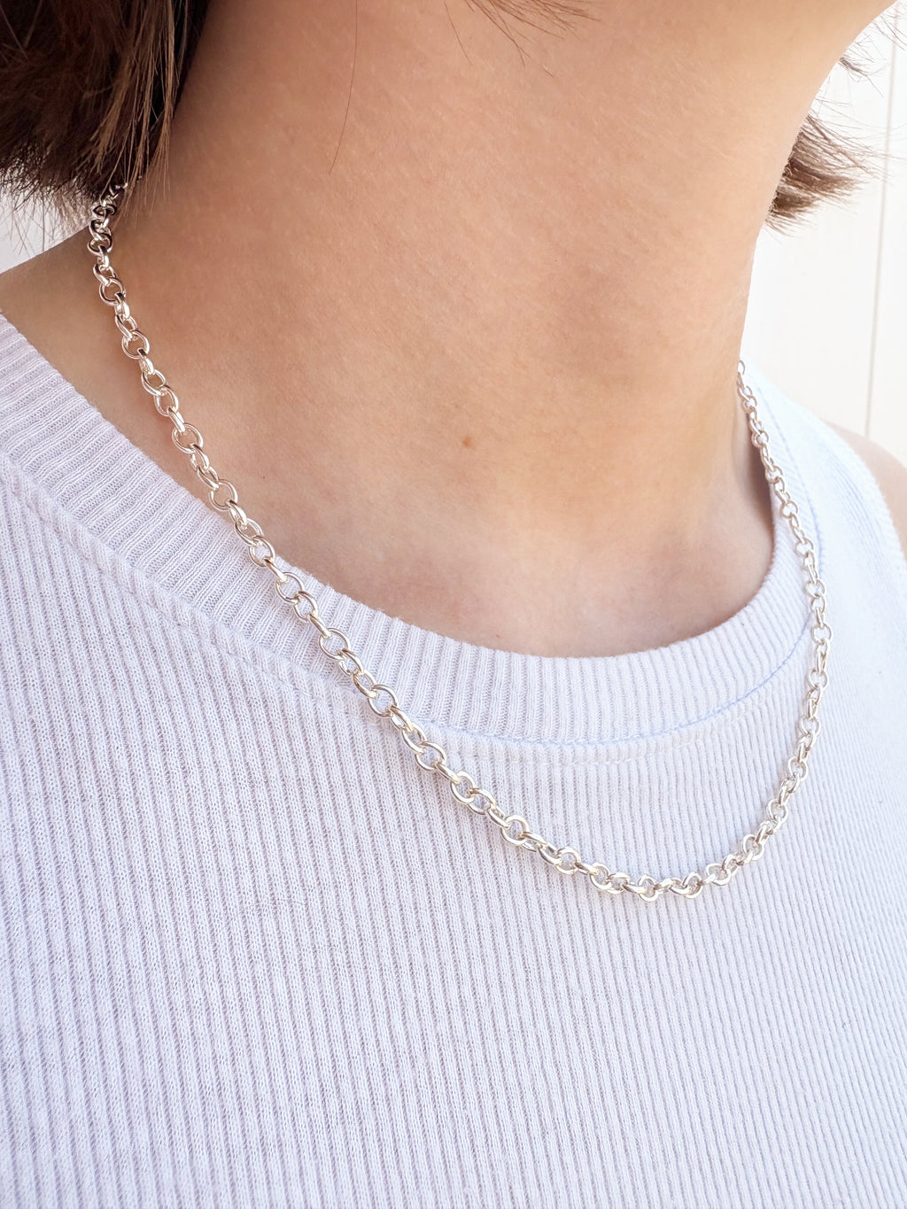 Silver fine cable chain